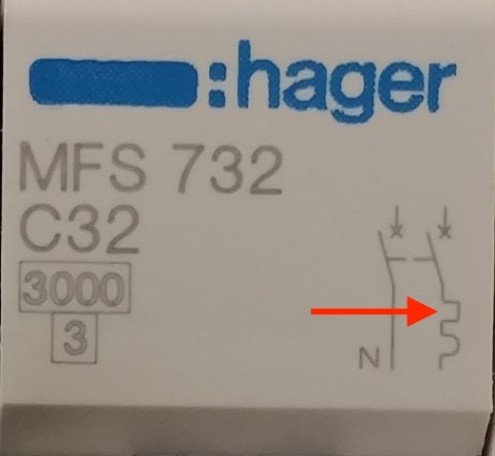 Označenie tepelného uvoľnenia na kryte spínača Hager